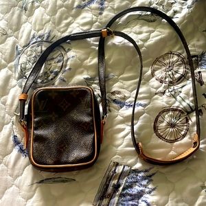 Authentic Louis vuitton small crossbody bag